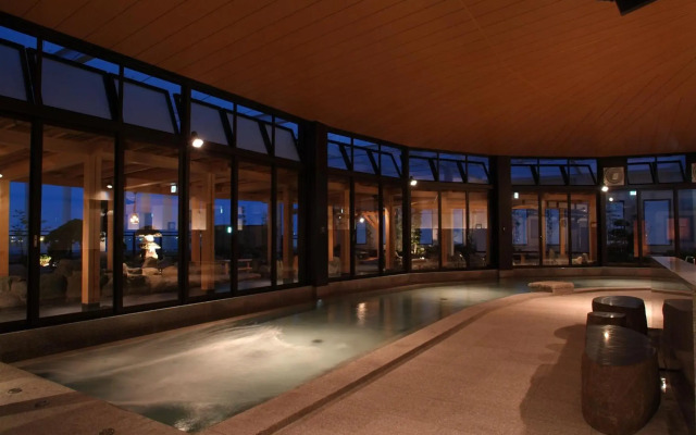 Yokohama Minamimirai Manyo-Club