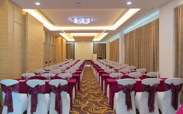 Greens Hotel & Suites