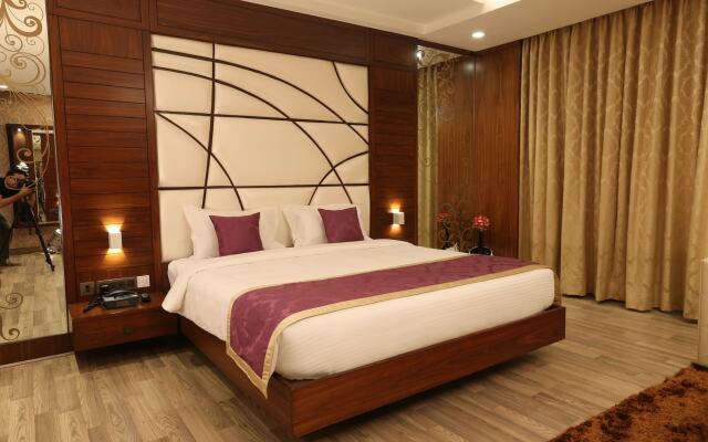 M Crown Hotel