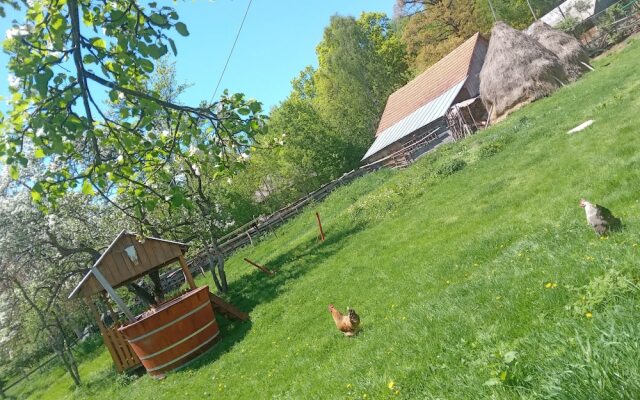 "room in Guest Room - Idylic Family Sejour With Hottube in Green Land"