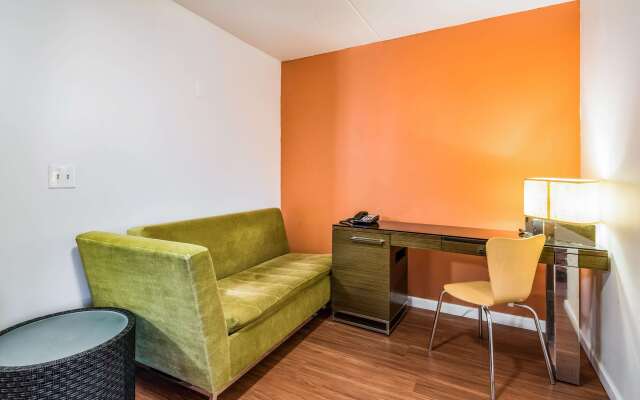 Motel 6 Tinton Falls