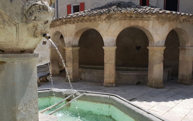 Modern Holiday Home in Languedoc-roussillon With Pool