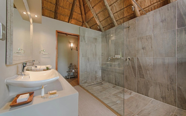 Karongwe - River Safari Lodge