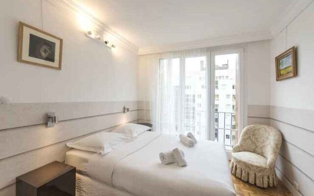 Apartment near Pont de Grenelle