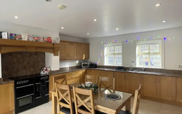 Mountain View Retreat in Rostrevor With hot Tub