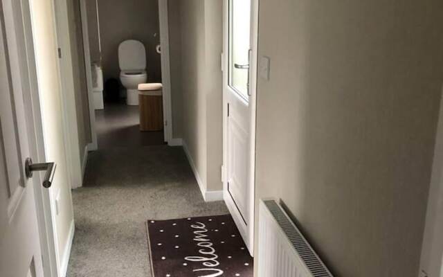 Beautiful and Tranquil Lakeside Lodge - Sleeps 5