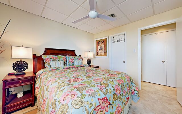 Bayside 2br W/ Pool, Hot Tub & Pier 2 Bedroom Condo