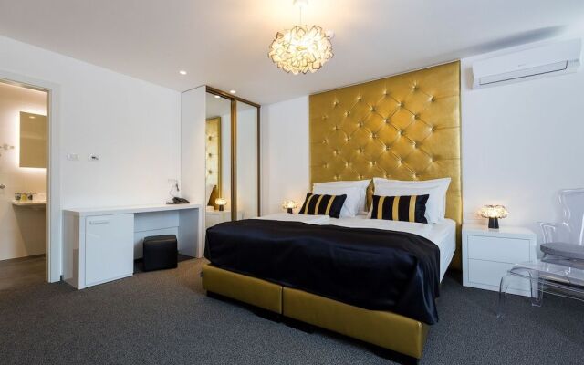 B Gold Luxury Rooms