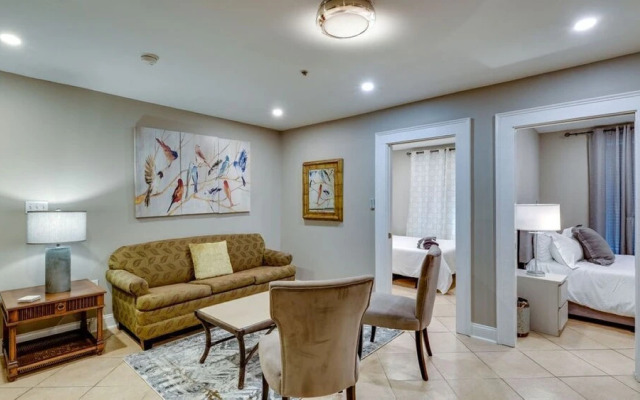 4 BR Beauty blocks from the River