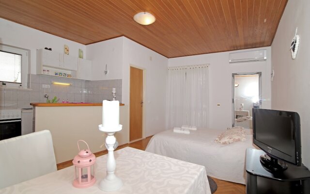 Apartment Sweet Romantic
