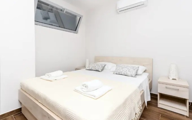 Apartments Maestral