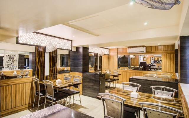 OYO 11576 Hotel Krishna Regency