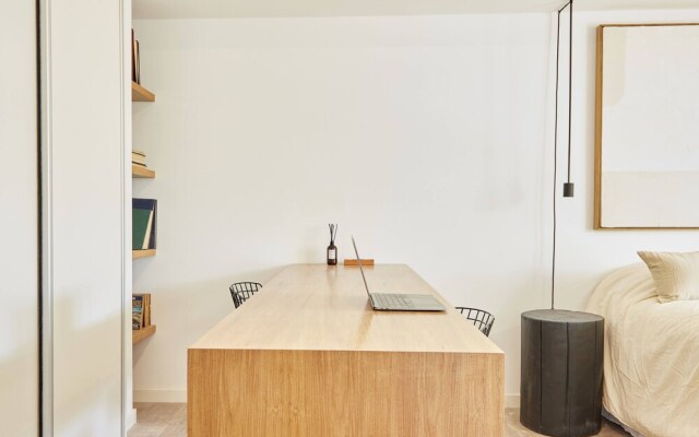 Cozy  Modern Studio II  201