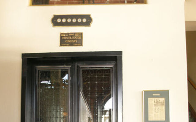 Victor Hotel