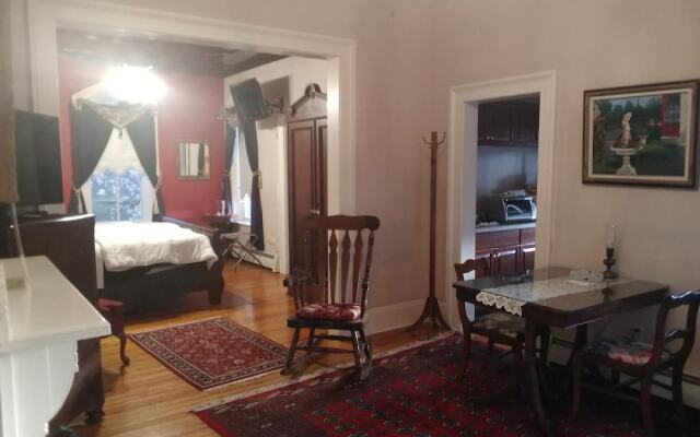 The Carriage House Inn