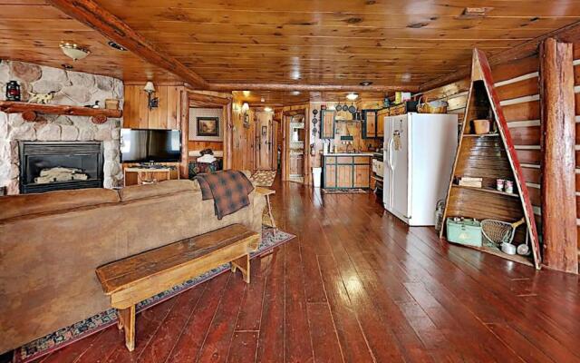 Grand Pines Cabin Number 2