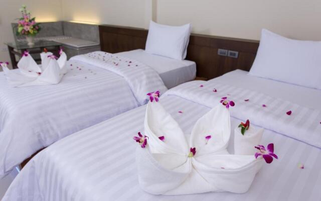 Suksompong Resort