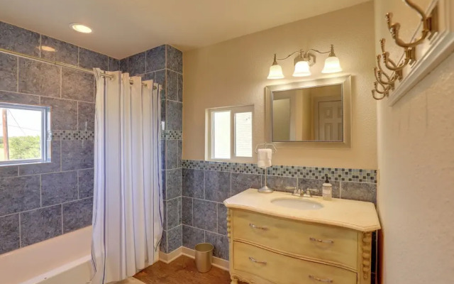 Waterfront Granbury House w/ Deck & Private Dock!