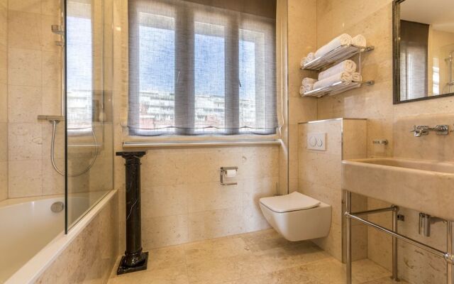 Queen Apartment