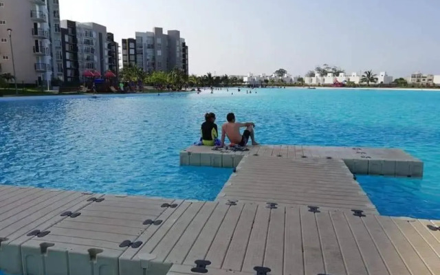 Casa con alberca y laguna