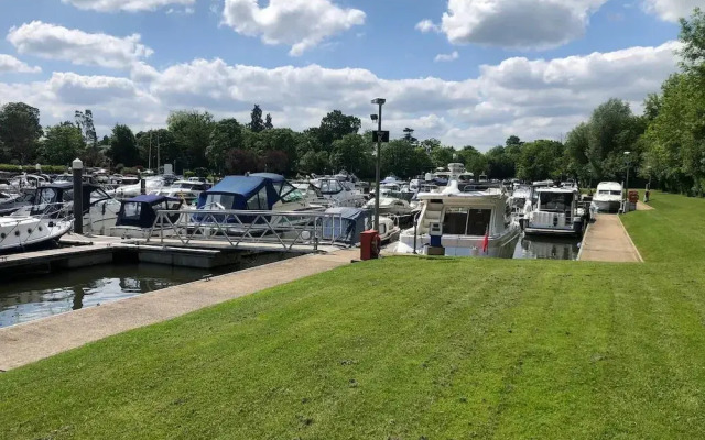 Riverside Boat Retreat on the River Thames