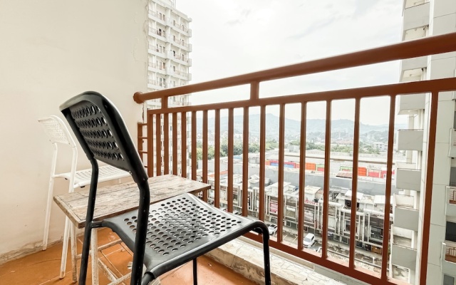 Compact White 1Br At Sentul Tower Apartment