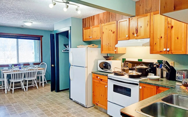 Golden Mountain View Suites