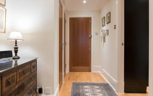 A Place Like Home - Elegant Apartment near Green Park