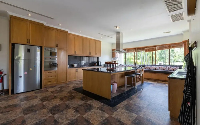 Large 6 Bed Luxury Villa on the Golf Course (PHJ)