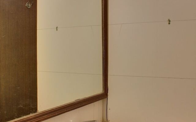 OYO 358 Hotel Golden Leaf