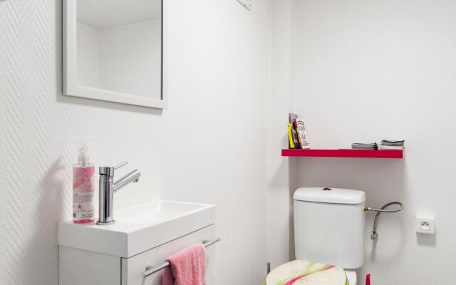 Majestic Holiday Home in Neubois with Private Pool