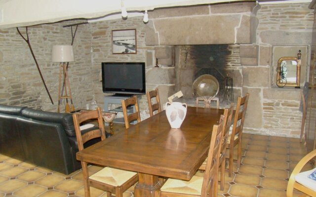 House With 4 Bedrooms in Sougéal, With Furnished Garden