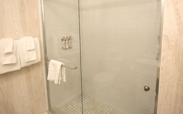 The Boathouse Waterfront Hotel & Marina