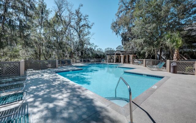 Colonnade Club 200 by Vtrips