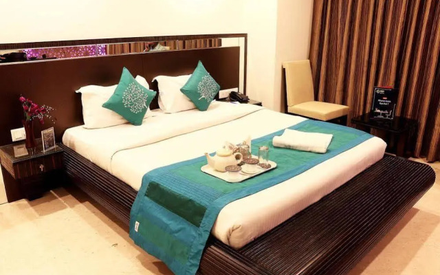 OYO Premium Harish Mukherjee Road