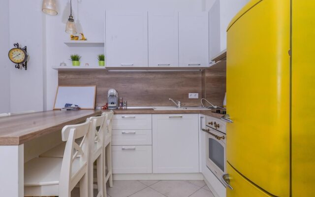 FM Deluxe 2-BDR Apartment - Cosmopolitan