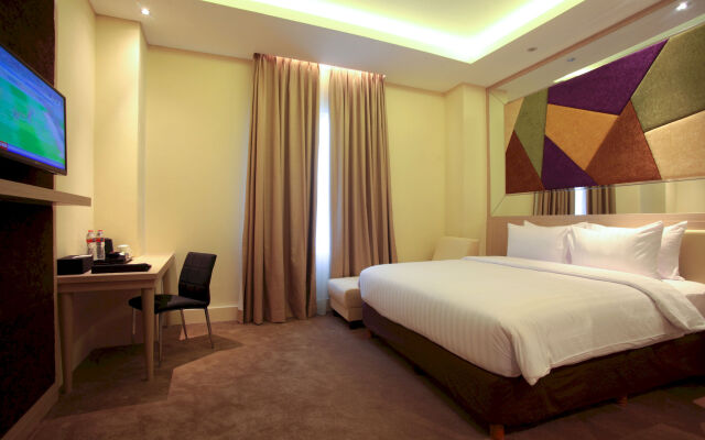 W Three Premier Hotel Lagaligo