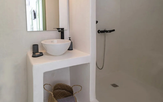 White Orchid Cave House & Studio