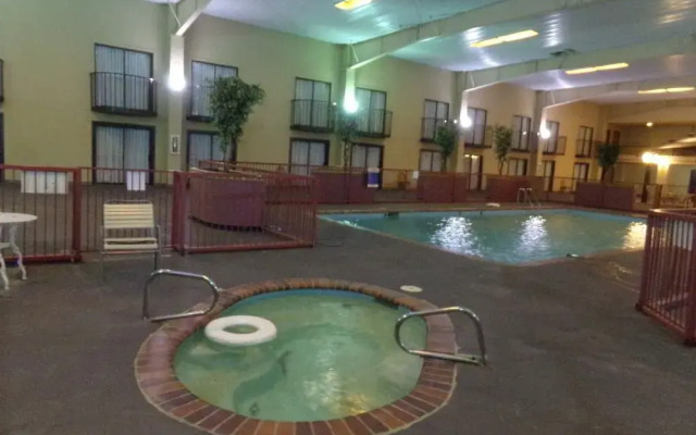 Super 8 by Wyndham Altus