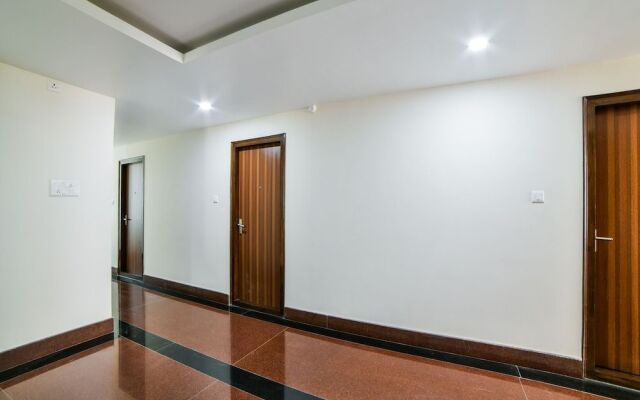 OYO 23589 Crown Palace