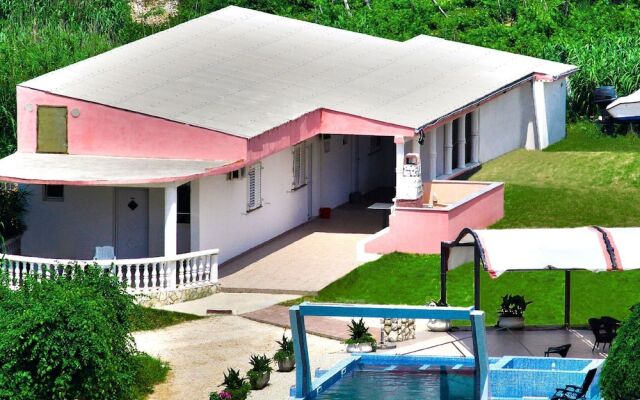 Quaint Holiday Home in Metajna With Terrace