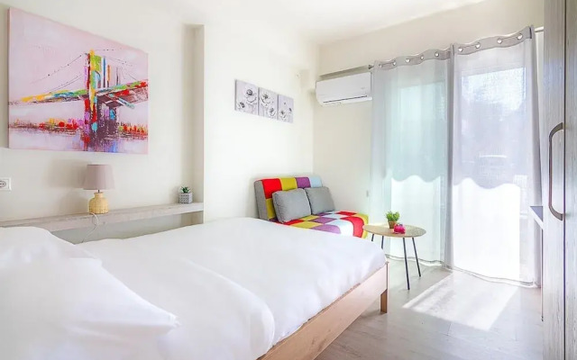 Modern Athens Studio by Cloudkeys