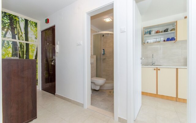 Spacious apartment Neven near center, with two AC units