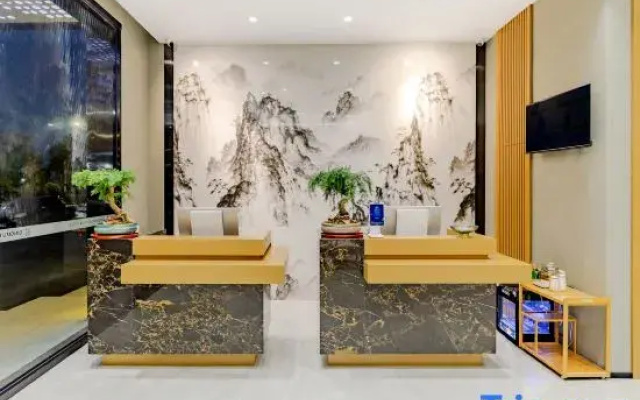 Qingmu Platinum Hotel (Ma'anshan East High-speed Railway Station Cihuhe Road)