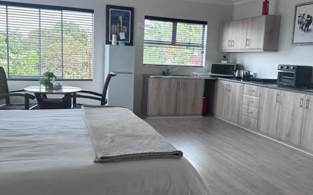 14 on Braemar Studio Apartment