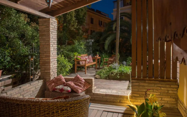 Palm Gallery Hotel