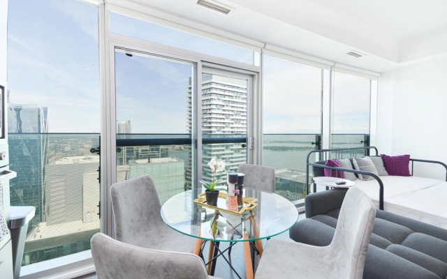 Downtown Toronto Condo near Scotiabank Arena