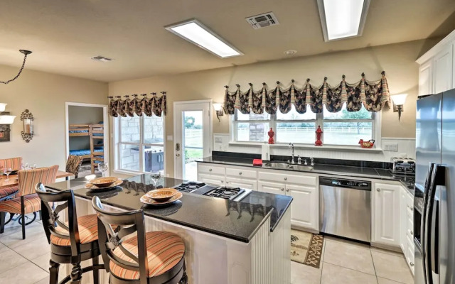 Pet-friendly Flatonia House w/ Patio & Gazebo!