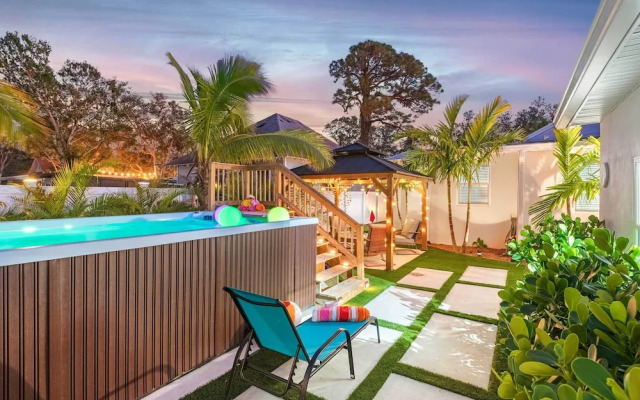 Heated Pool, Mini Golf & Cabana: Bradenton Retreat