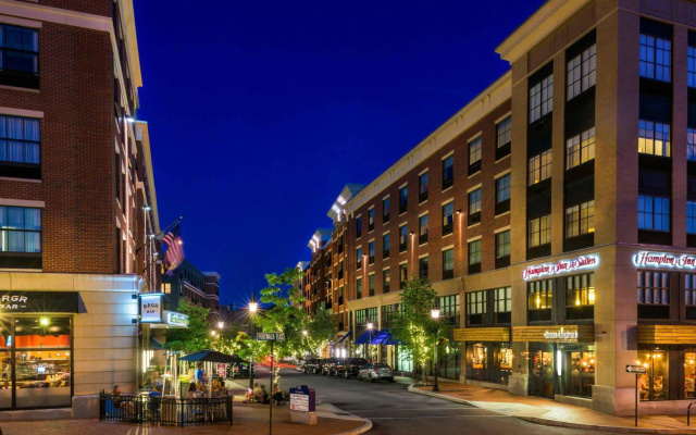 Hampton Inn & Suites Portsmouth Downtown
